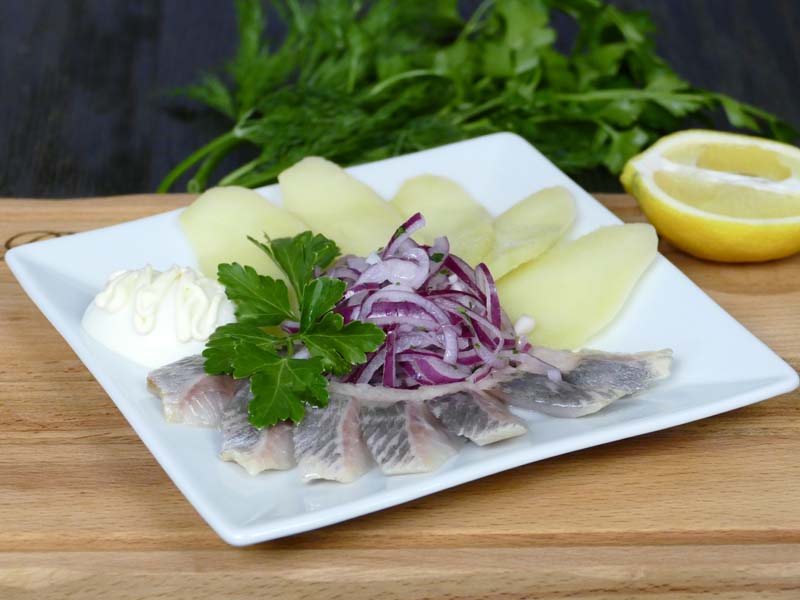 Сельдь с гарниром